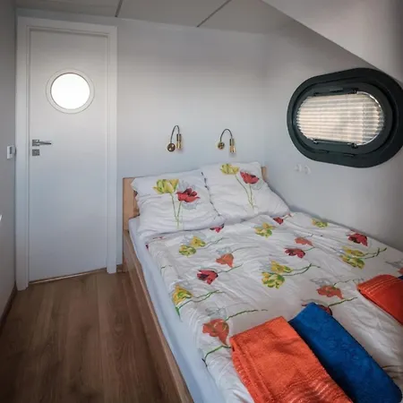 Hotel na wodzie Hausboot Puentenel - Stationaer - Traumhafte Auf Dem Wasser Tolkamer