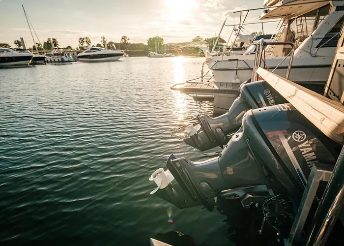 Hotel na wodzie Hausboot Puentenel - Stationaer - Traumhafte Auf Dem Wasser